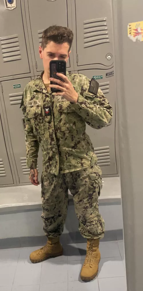 M [28] Bottom. Anyone in Bahrain? by JODI1923