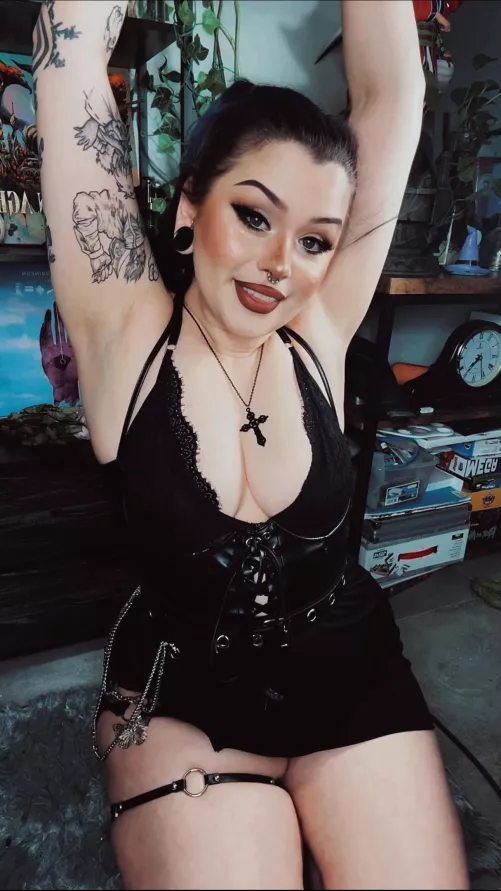 My skirts are very tight by NOMADTVS