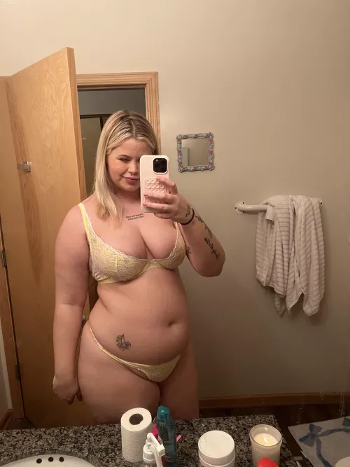 Need someone to play with my belly  by wispy_girlwa