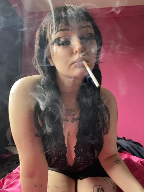 Smoking babe by Cum_dump234