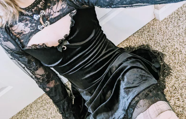 sometimes i like to dress a little gothy :3 by genderexpression