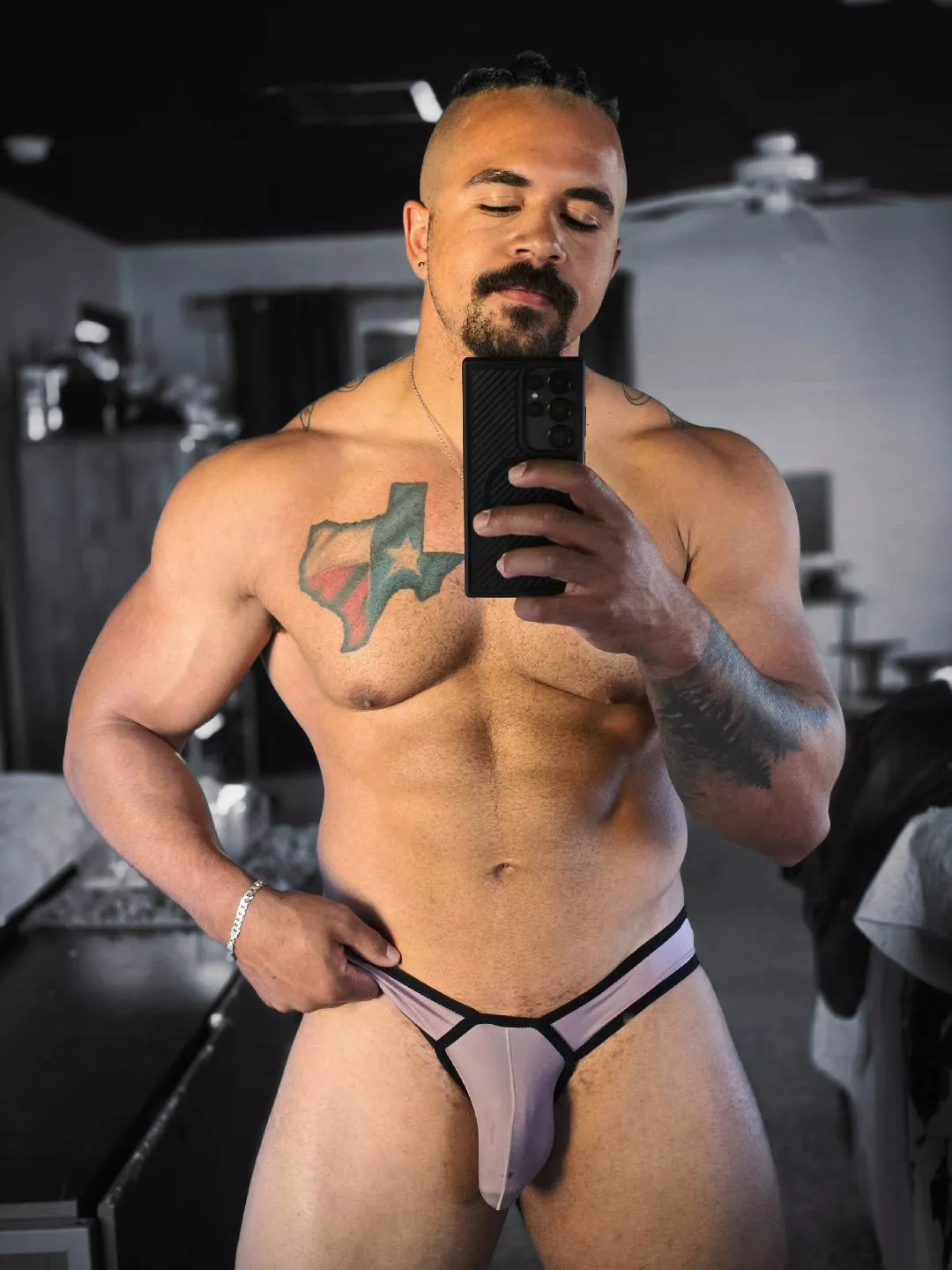 Stretching the pouch😅 posted by damien_xxx