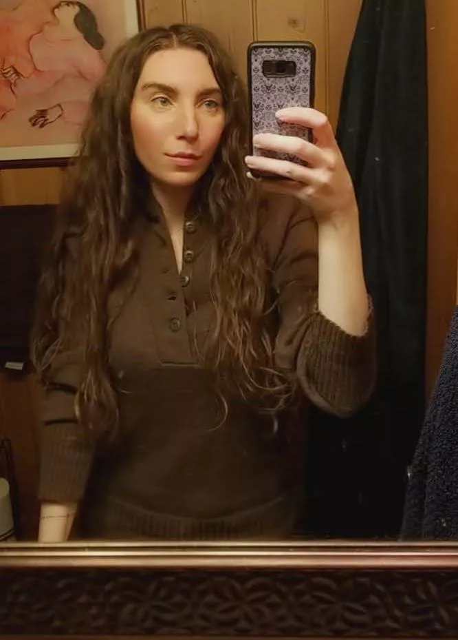 Sunday selfie. Look how long my hair is getting! posted by PeachyyJ14