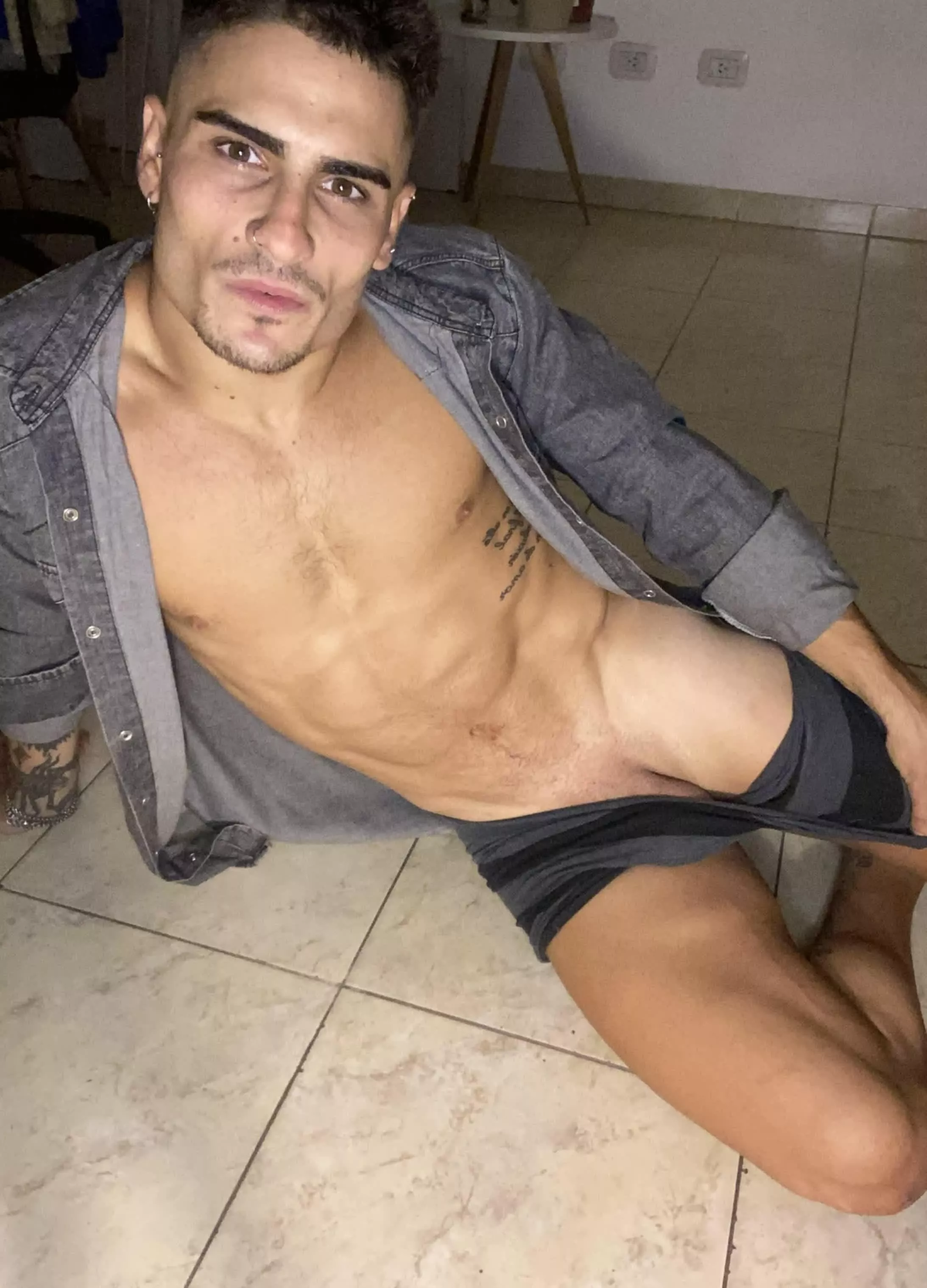 What are you looking at? posted by OliverKinggxoxo