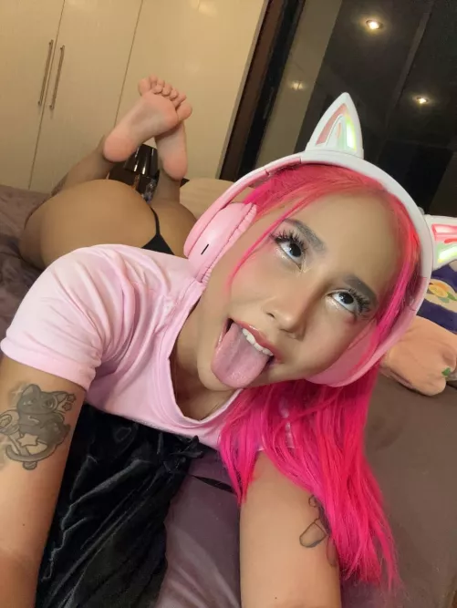 Would you eat my ass or my feet? F21 by Wiebenor