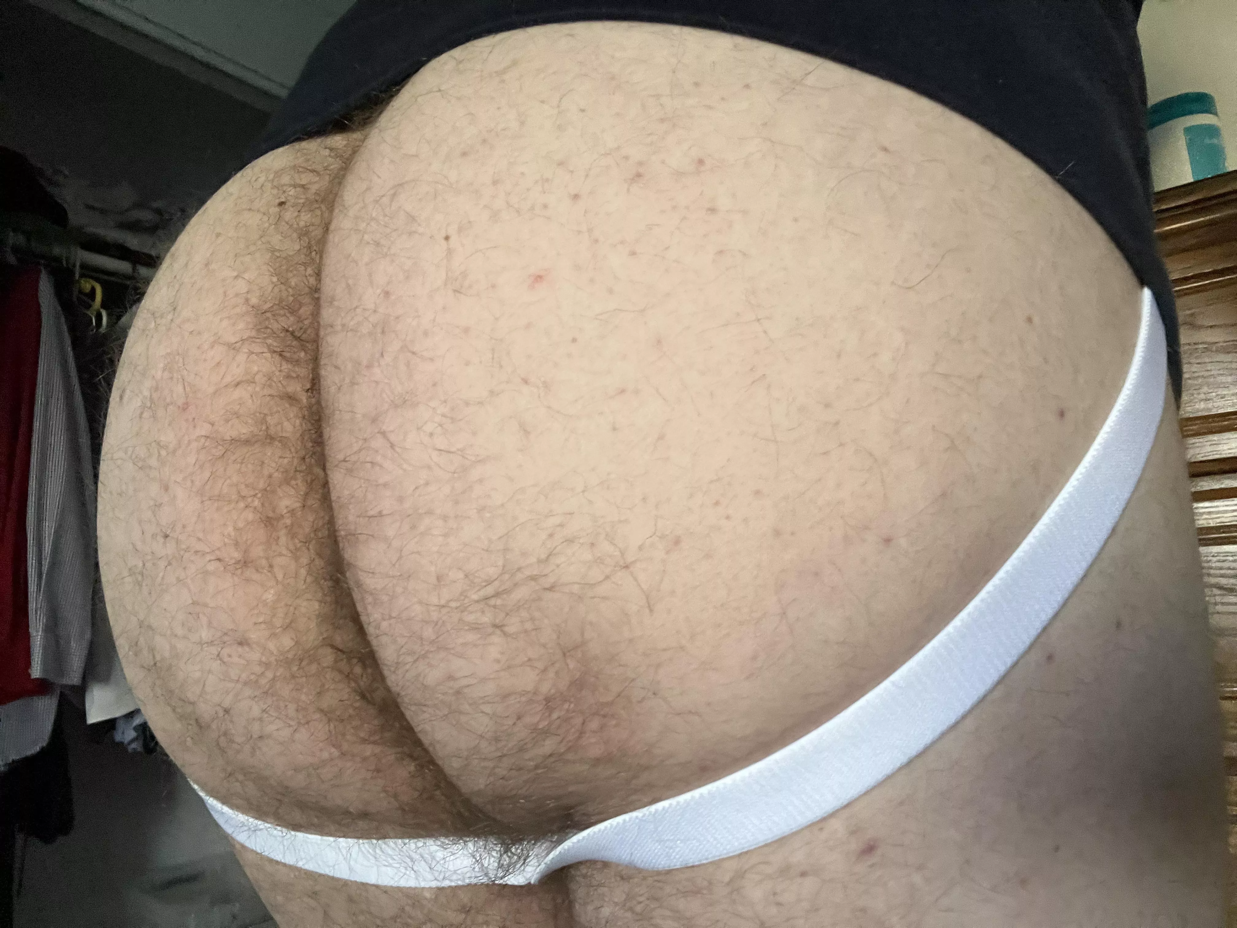 Would you mind if I hung around you like this? 🍑 posted by ChunkeyMonkey69