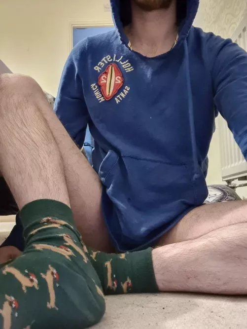 32. Anyone into hairy men? Otter here love musky dudes feel free to message by Jack_Skellington92