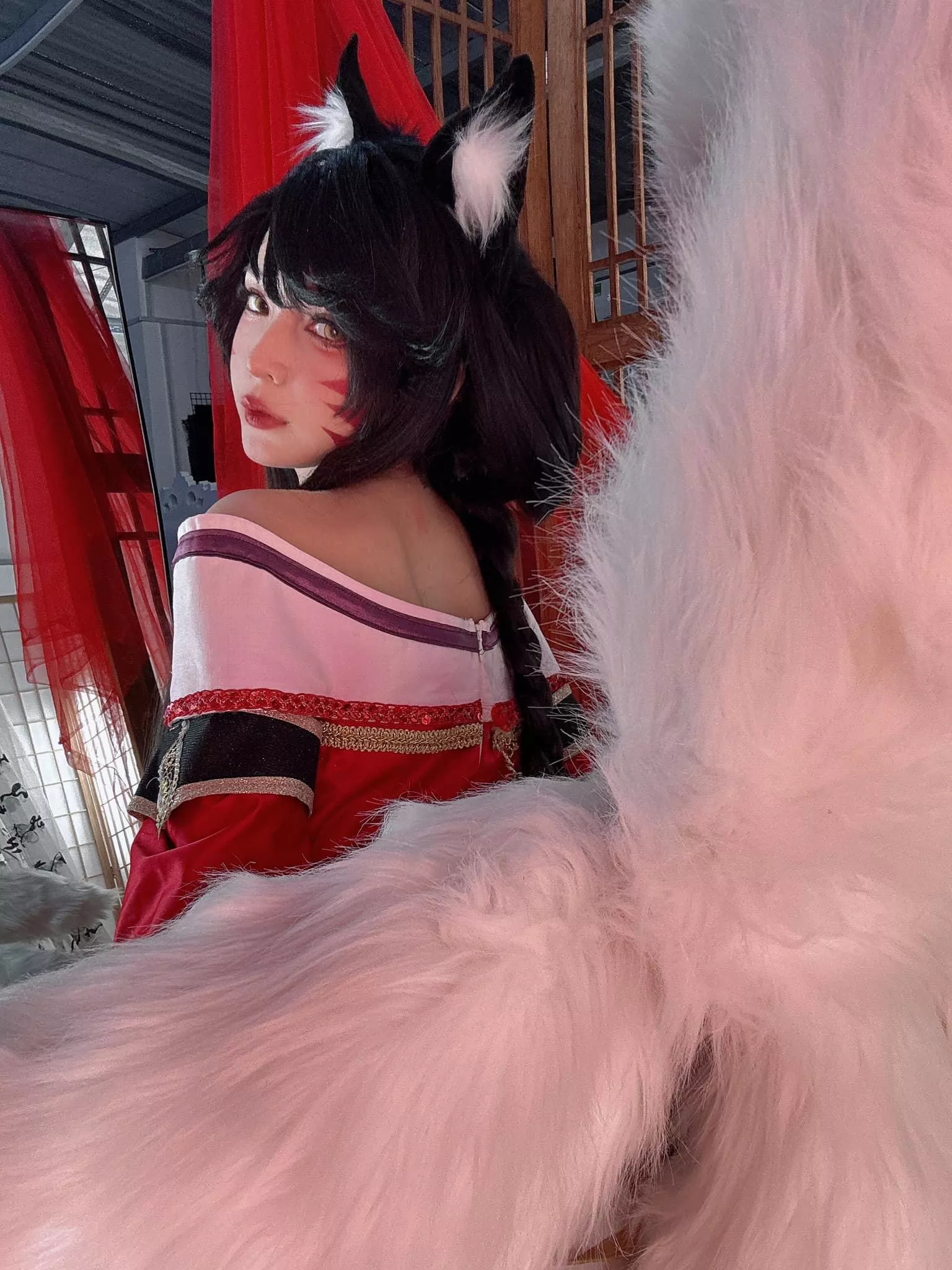 Ahri by Umeko J posted by _trapd00r_