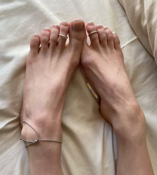 Anklet, or toe rings? by Marymysoles