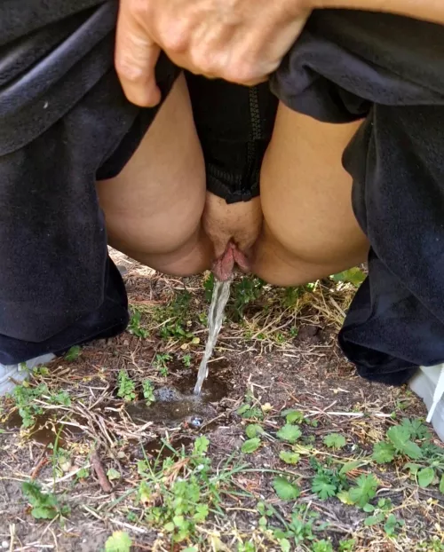 Big lips, big pee by MinervaSmallFeetWife