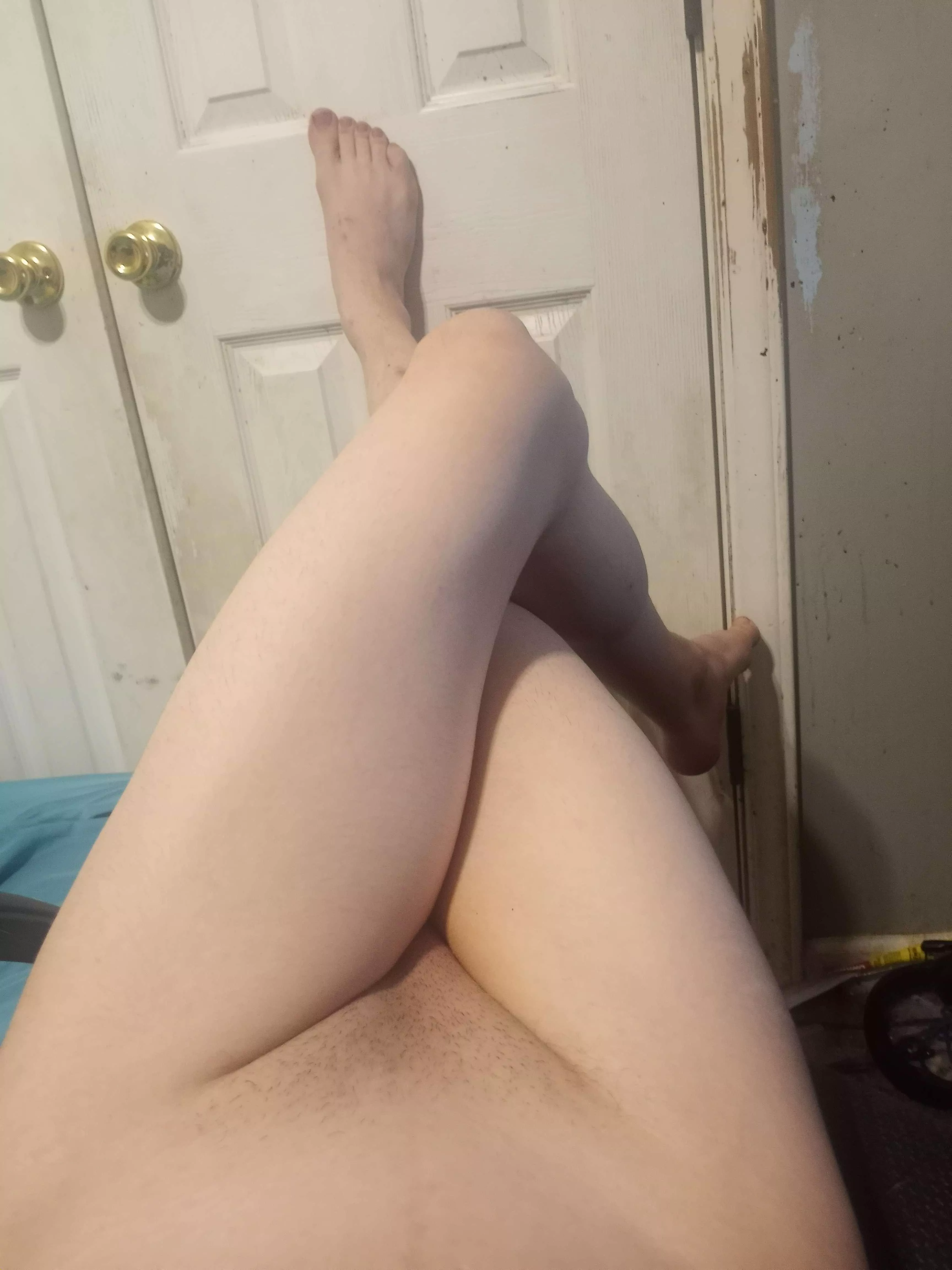 Can I suck you well you play with my feet? posted by cuddlyJosephineUwU