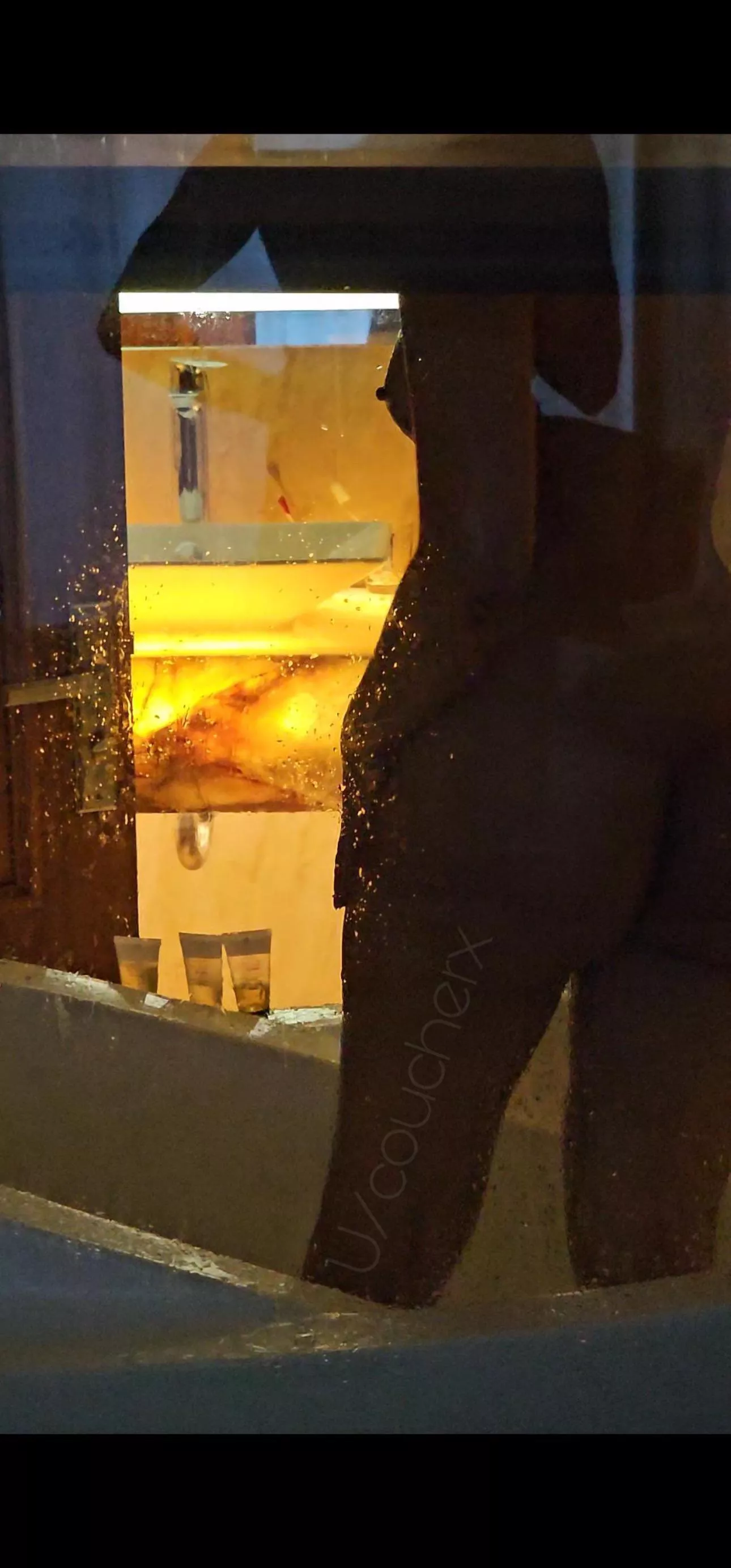 Forgot to close the bathroom blinds posted by Coucherx