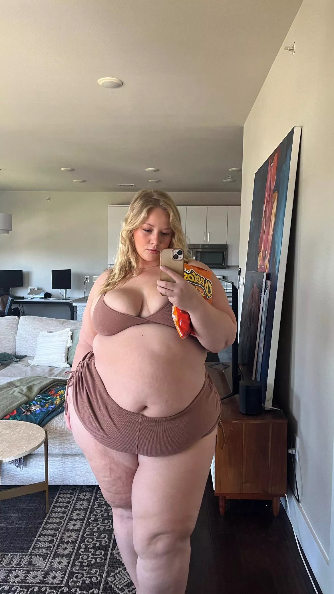 Hanging with my friends 🤭 posted by ceciliaxemily