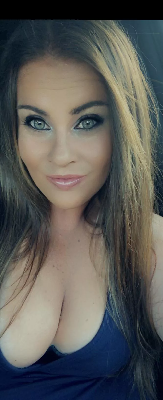 Happy Monday, it’s sundress weather! posted by theSubmissiveToes