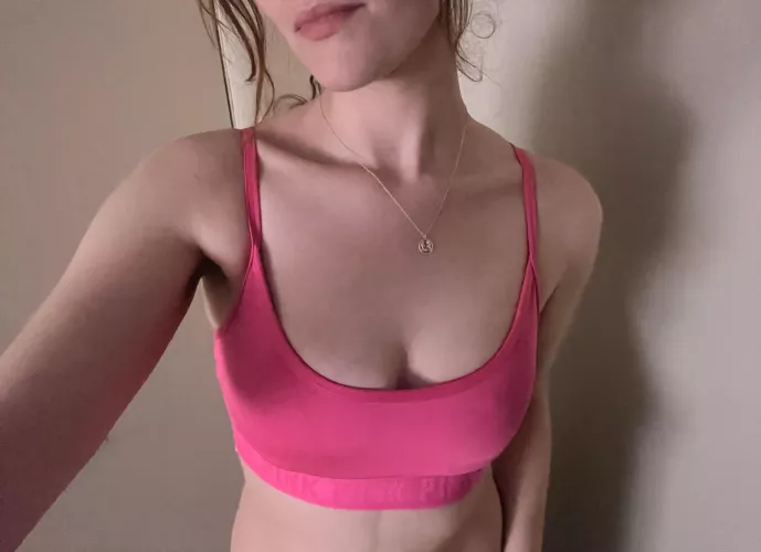 HOT pink🩷 by Glistening_scene