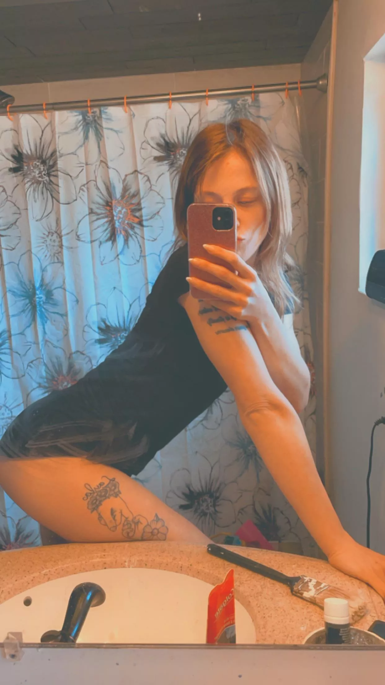 Hot wife and milf.😜 posted by B-Lynnx33