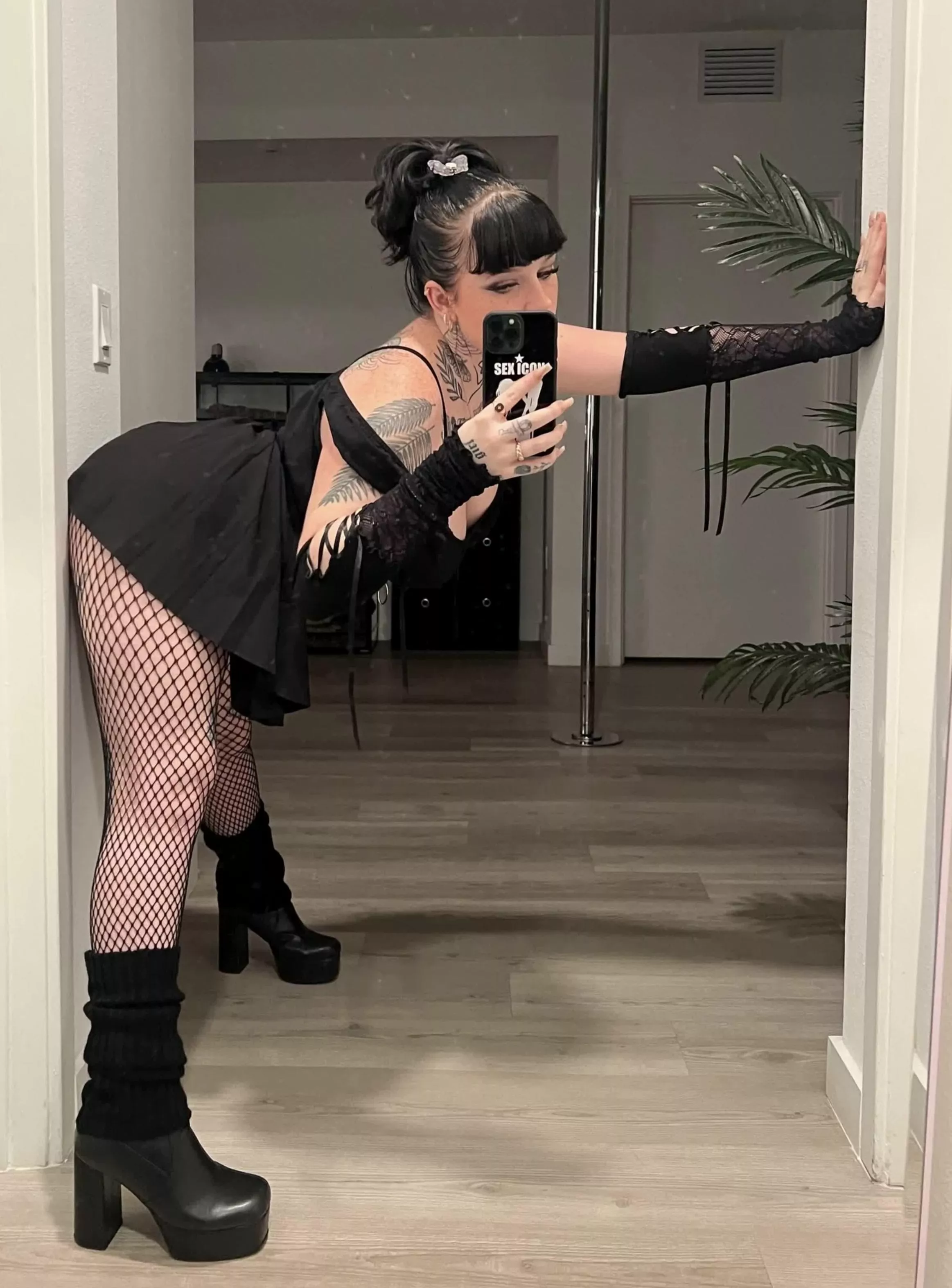 i like it hard as a rock posted by lildemonwaifu