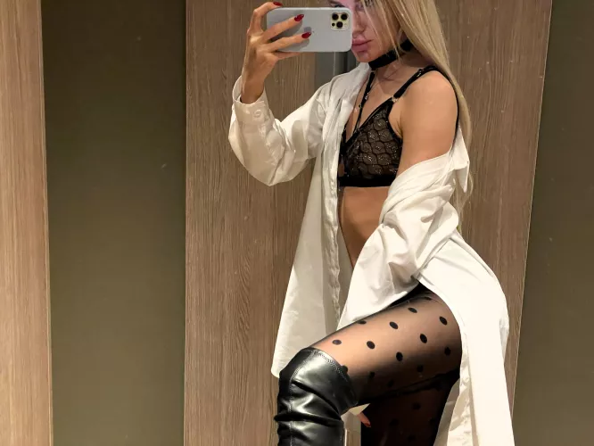 I was going to change my clothes😇😇 I'd love to have an audience spectating me in the changing room by white__pony