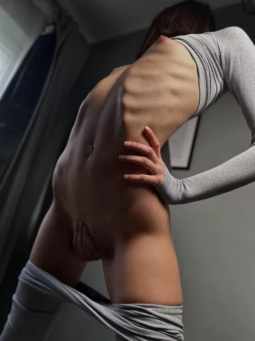 I'm just a tiny girl by la_skinny