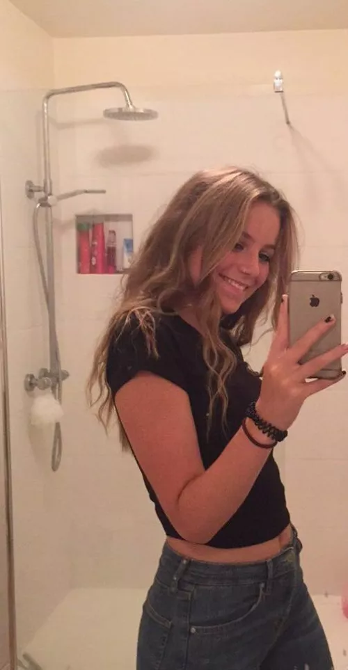 Just turned 18... do I look fuckable? by Cosmiceggplant