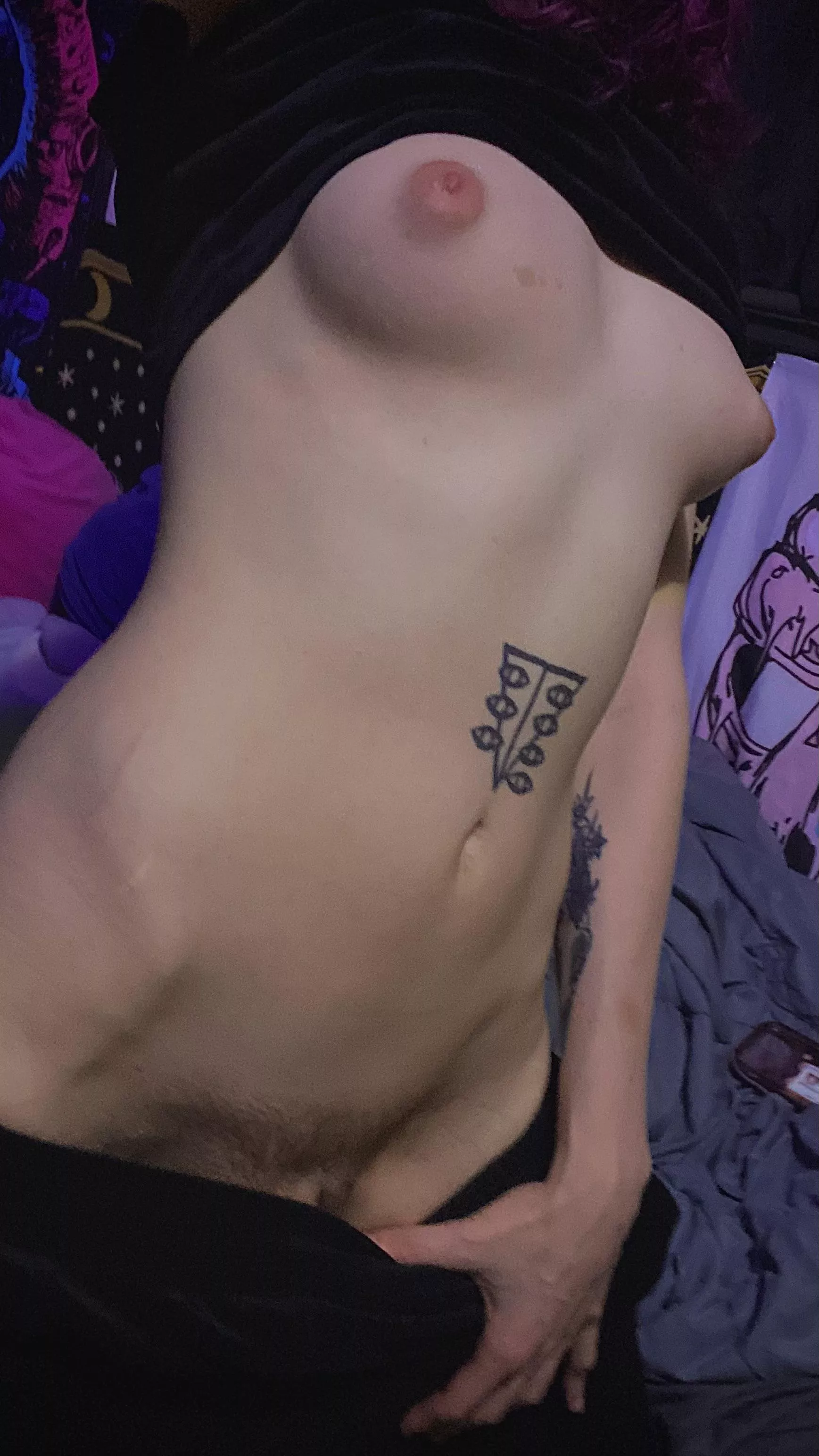 kiss my stomach after you suck my tits. posted by candyyyprincess