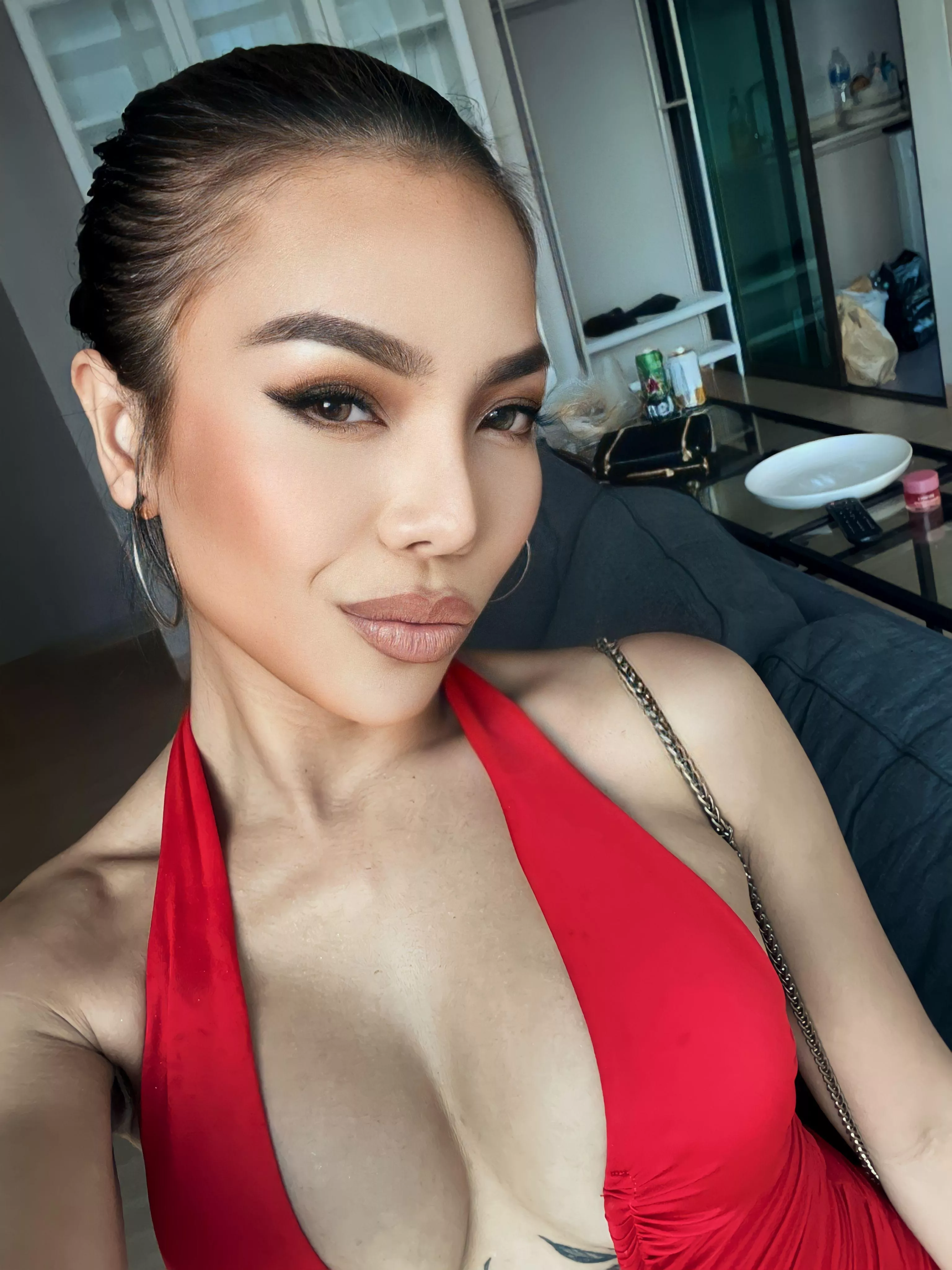 Looking for someone to make this night one for the ages? 💫 posted by essanirvana