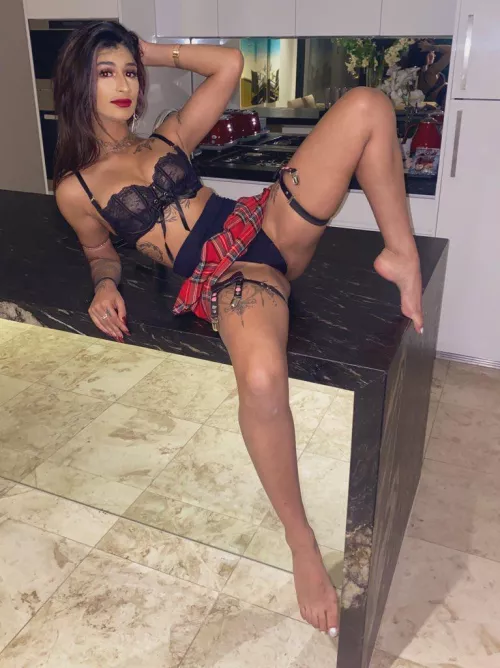 My roommate doesn't like when I take sexy pics, would you mind? by sobeautiful_x