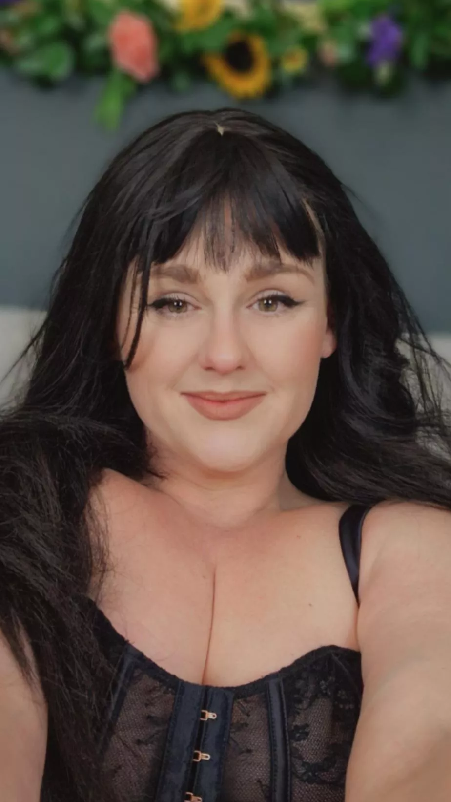 Smiley eyes 😻  posted by MissMollyBBW