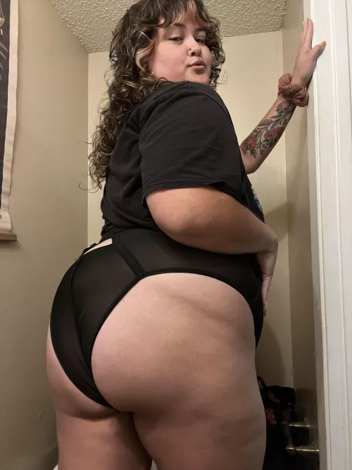 waiting to be treated like a princess 🙈💦 by fat_bby