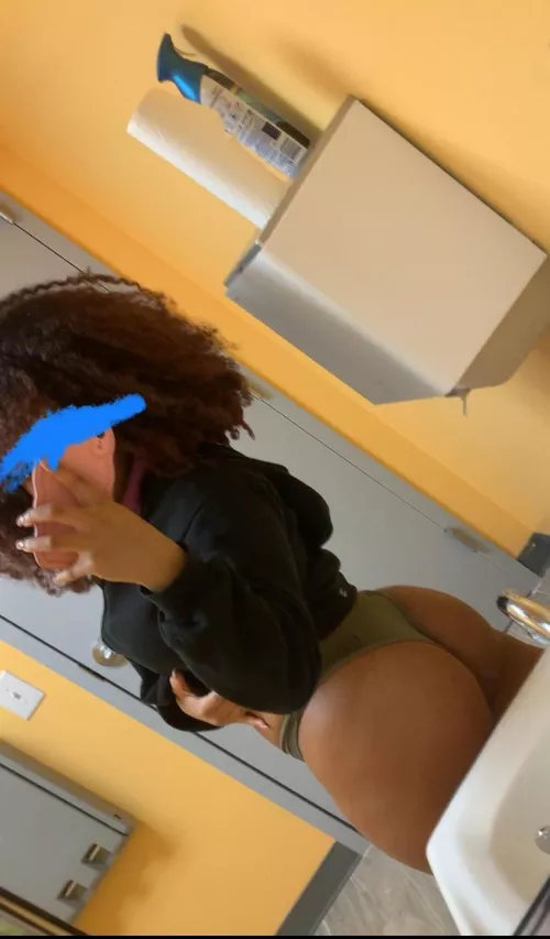 Would you fuck me at work ? ☺️ by ilikesourpatches