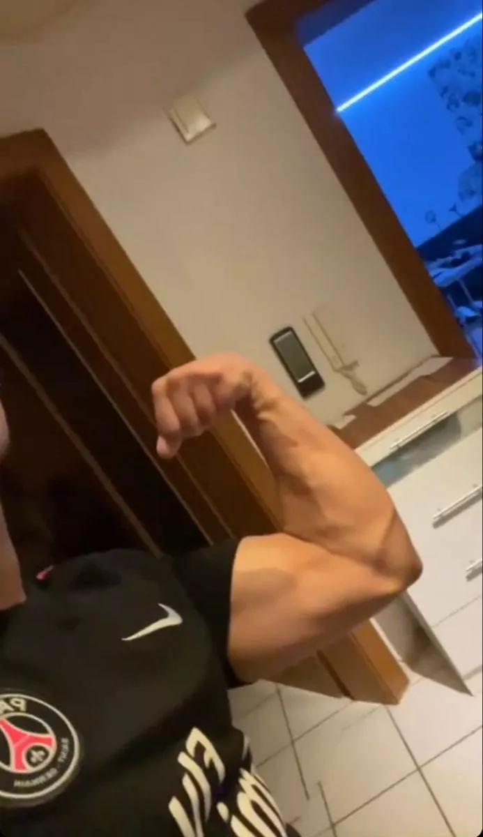 18 looking for cute femboys jakekkk2 add and send a snap posted by _theVguy_