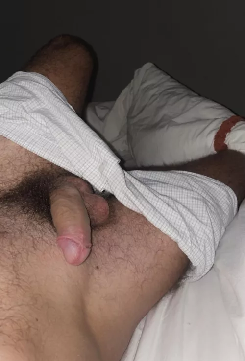 25 handsome spanish football player, I can't sleep. More pics in profile. DM for snap by bcncuteguy