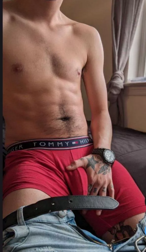 Come take a seat😉 posted by DamianSharpxxx