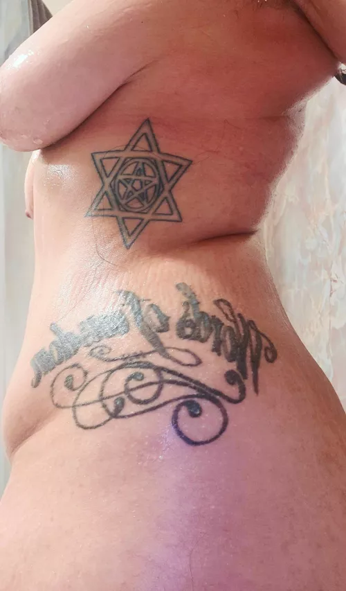 Curves and tattoos inside here! by curvylittlekitty