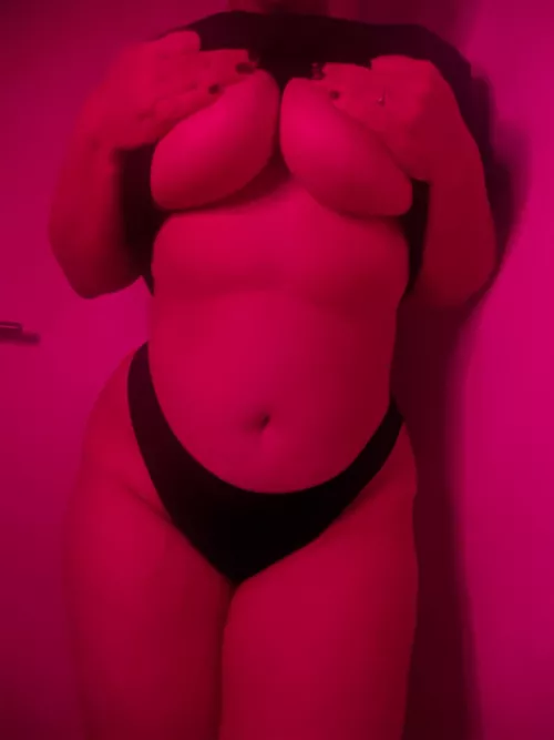 Does magenta suit me well? (@chiarabunnyvip) [OnlyFans] by chiara_bunny