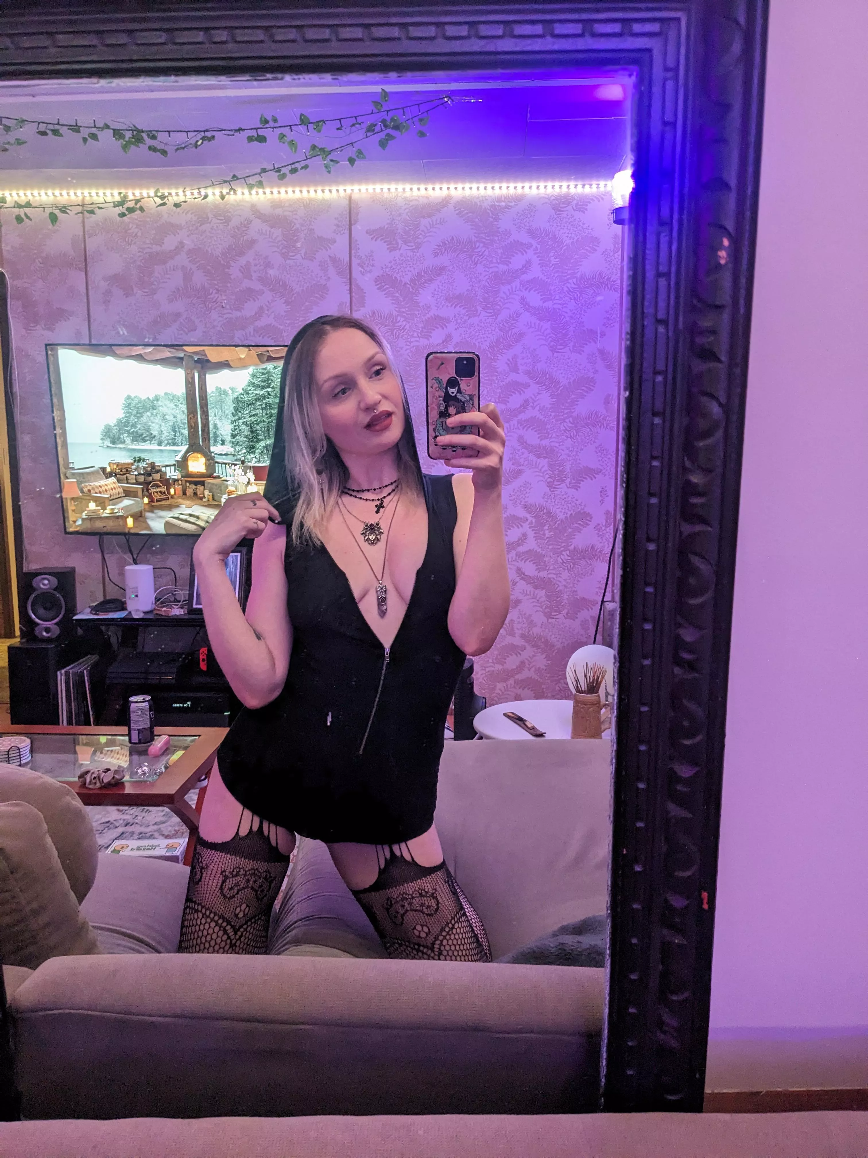 (F) Pre-rave selfie a few weeks ago 🖤 posted by astralprojectiles