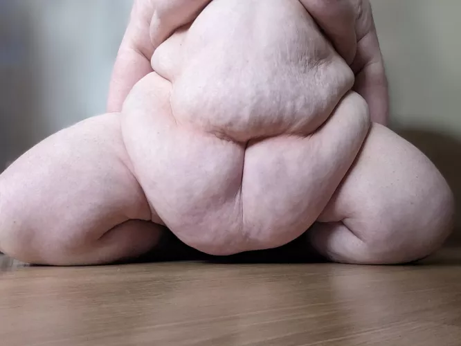 Feeling hungry 🤤 what should I eat? I need to feel stuffed 😍 by bbwanonxx