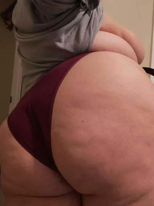Happy Wednesday 🍑 by Bbwbby252