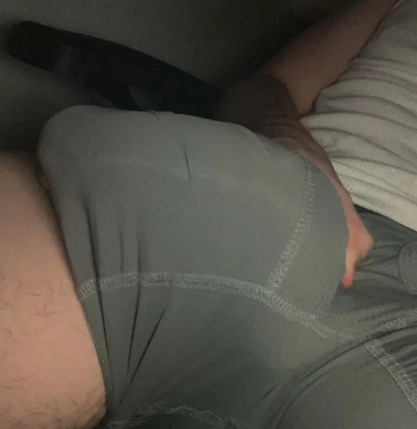 How’s my bulge lookin? posted by Electrical-Ice1406
