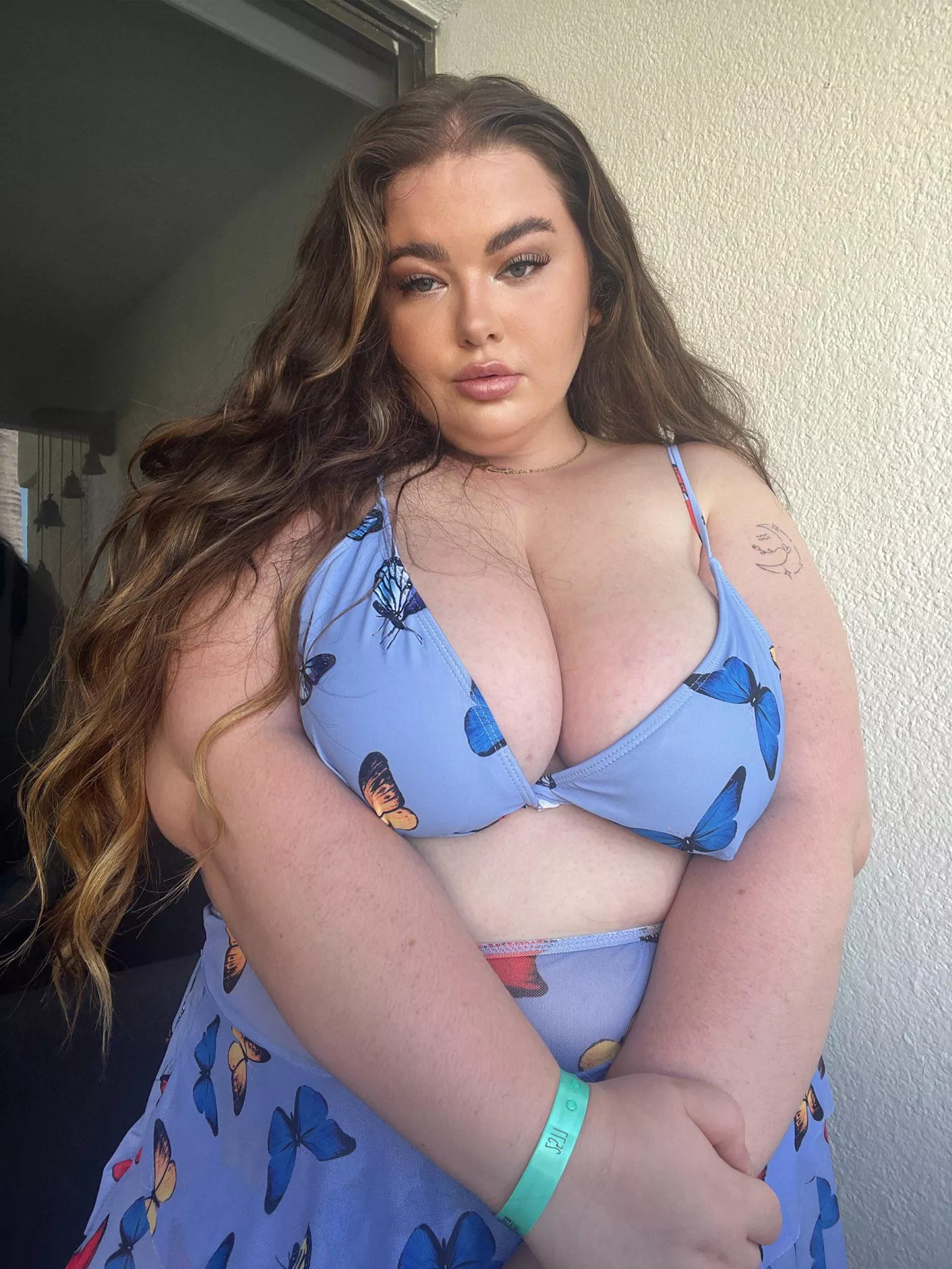 I love showing off my tummy posted by j_prxo