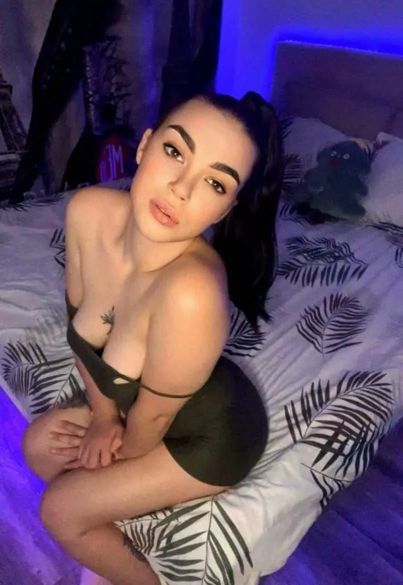 i wanna sit on your dick all day and make u cum in my pussy! posted by Headbig3