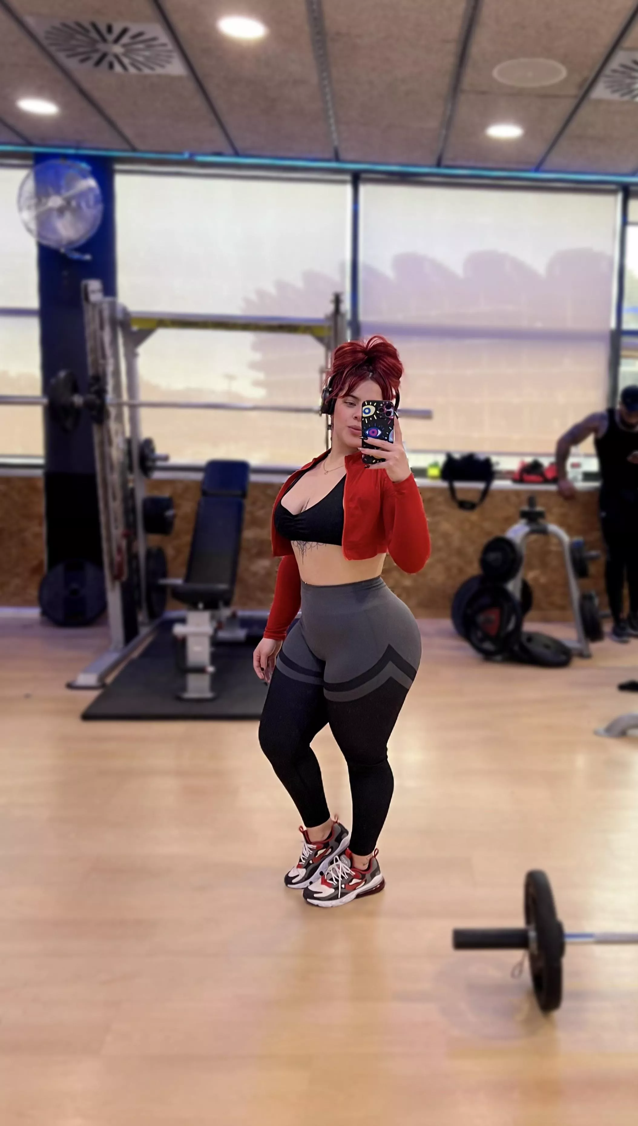 Im in love with my shape now posted by babyjosssi