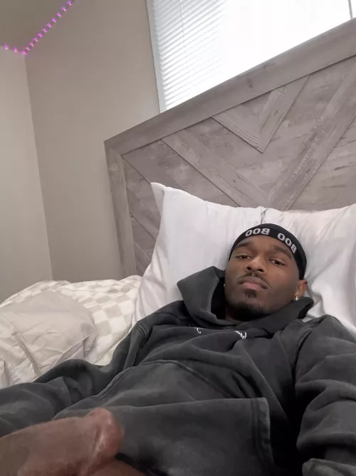 I’m so horny, who’s up? by daddyyoudeserve