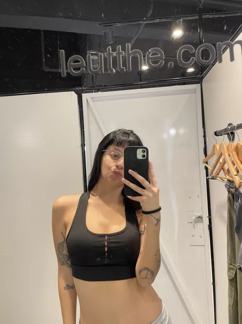 is this a crop top? 💋 by venusazoraa