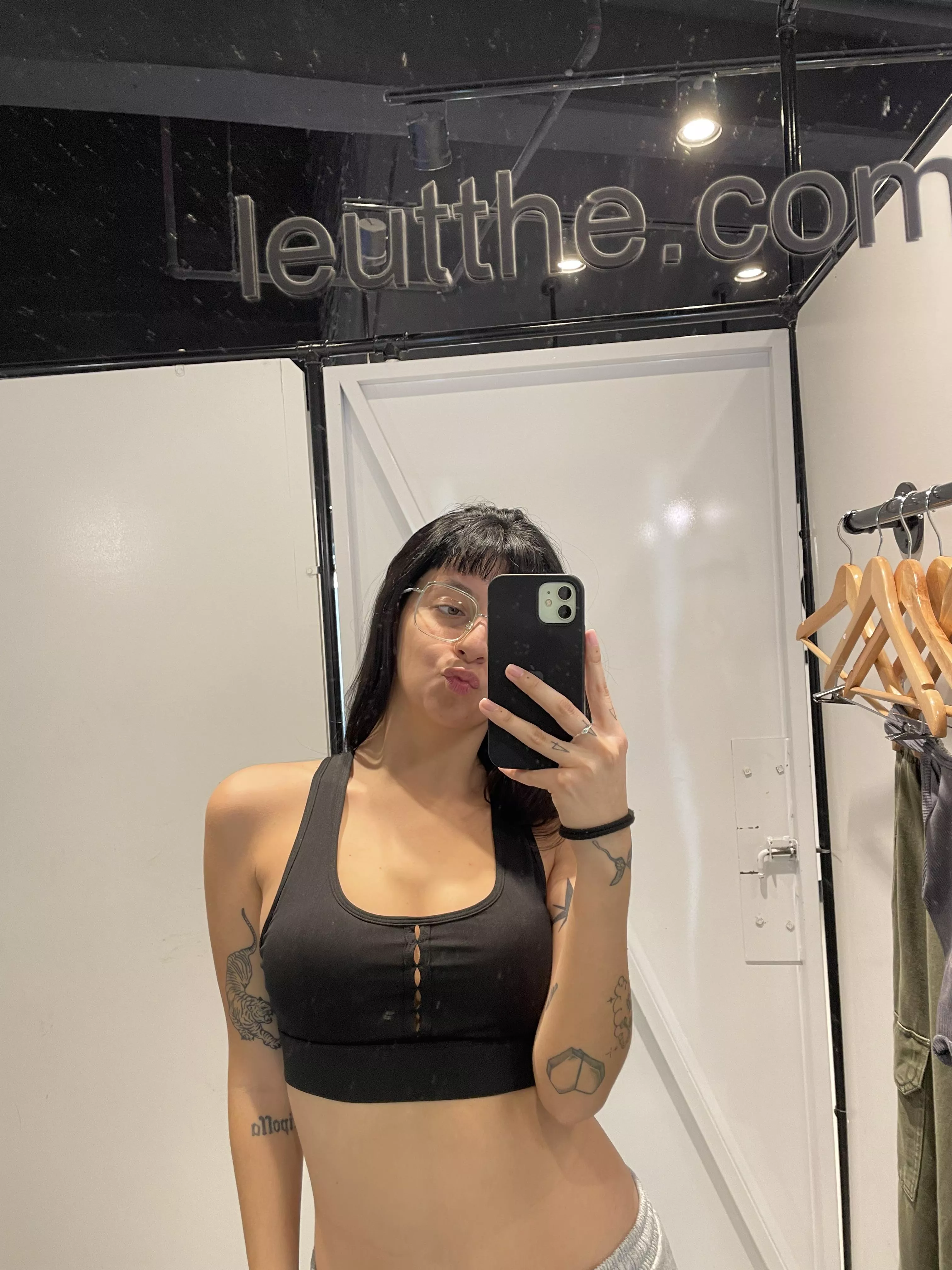 is this a crop top? 💋 posted by venusazoraa