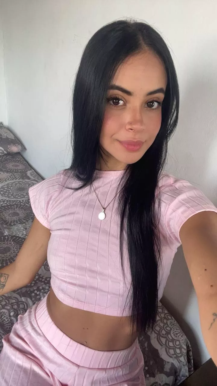 Is this a nice color croptop? posted by SmallCuteEmmaa