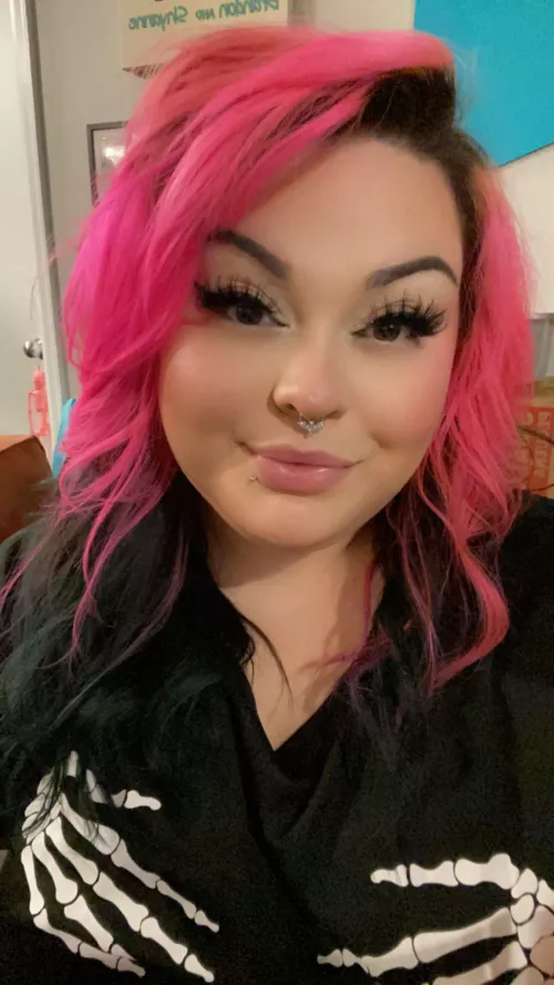 Love getting dolled up 💖 by ThickThighedShy