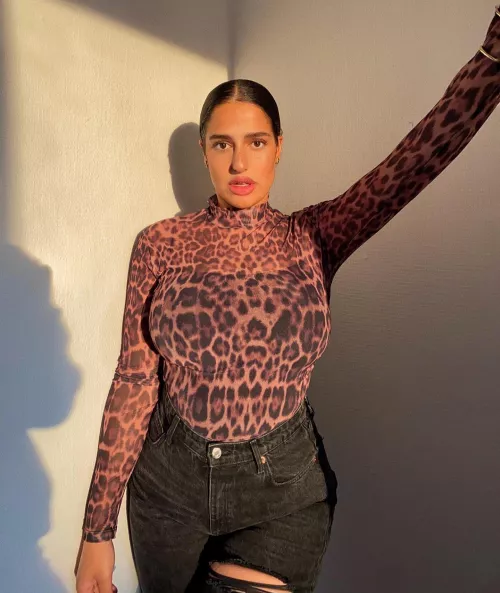 She rawrs by NoBackUpNoParty