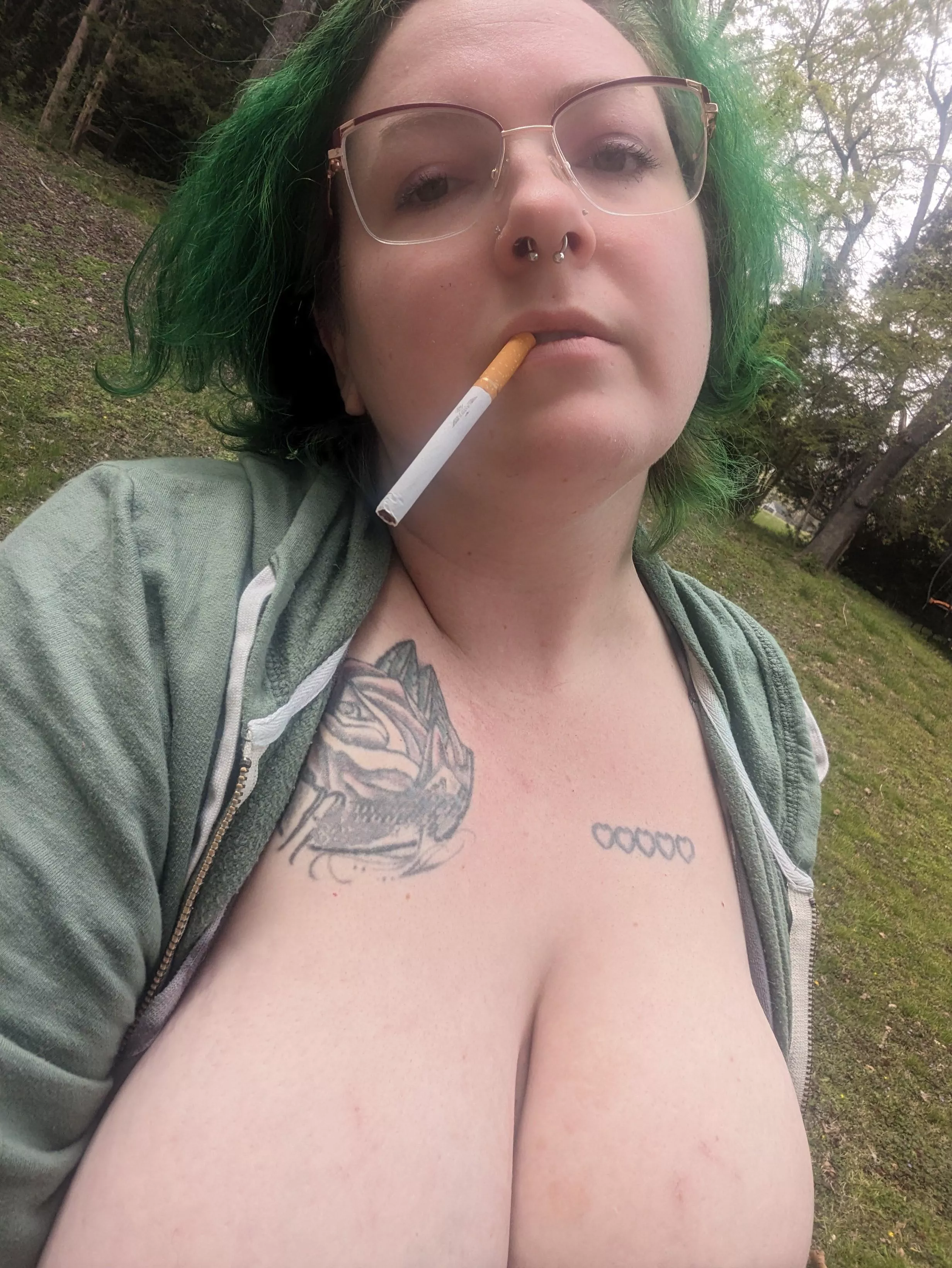 Smoke break  posted by TraumaDrama0