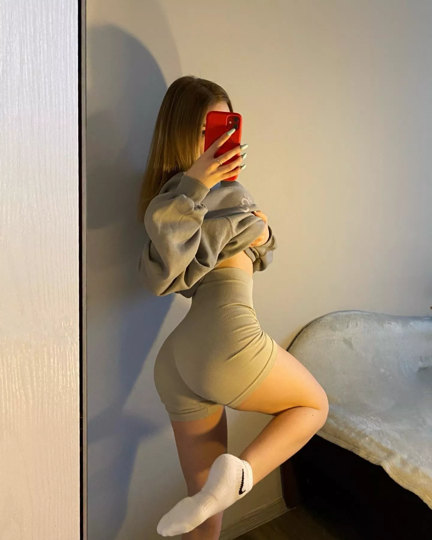 Sniff or kiss [F] posted by basegvd